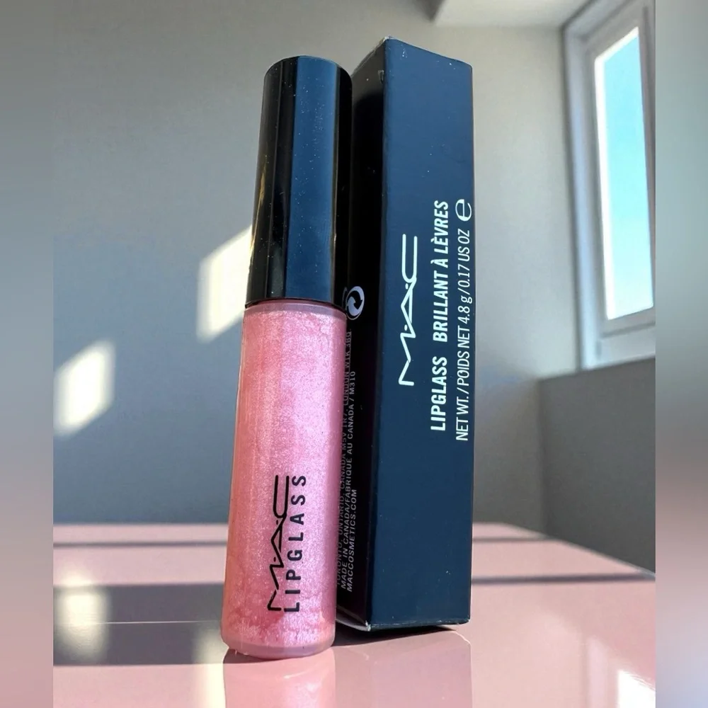 MAC VIRGIN KISS. LIMITED EDITION. VERY RARE. NEW IN BOX.
